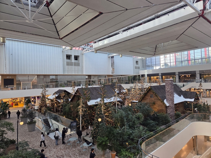 더현대-서울-2025-크리스마스-장식---해리의-크리스마스-공방-0-이미지