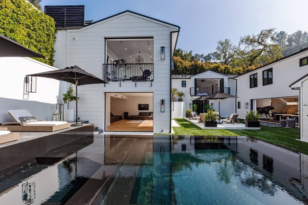 리한나가-현재-거주-중인-190억원-LA-집.jpg-3-이미지