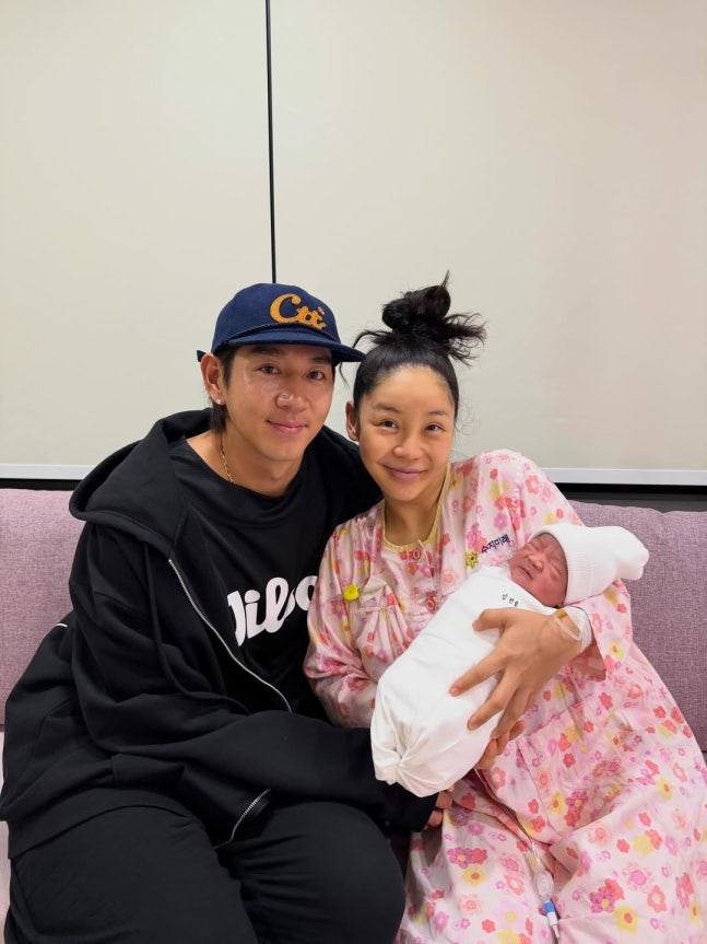 이대은♥트루디,-결혼-4년만-득남…-“아빠-등번호에-맞춰서-태어나”-0-이미지