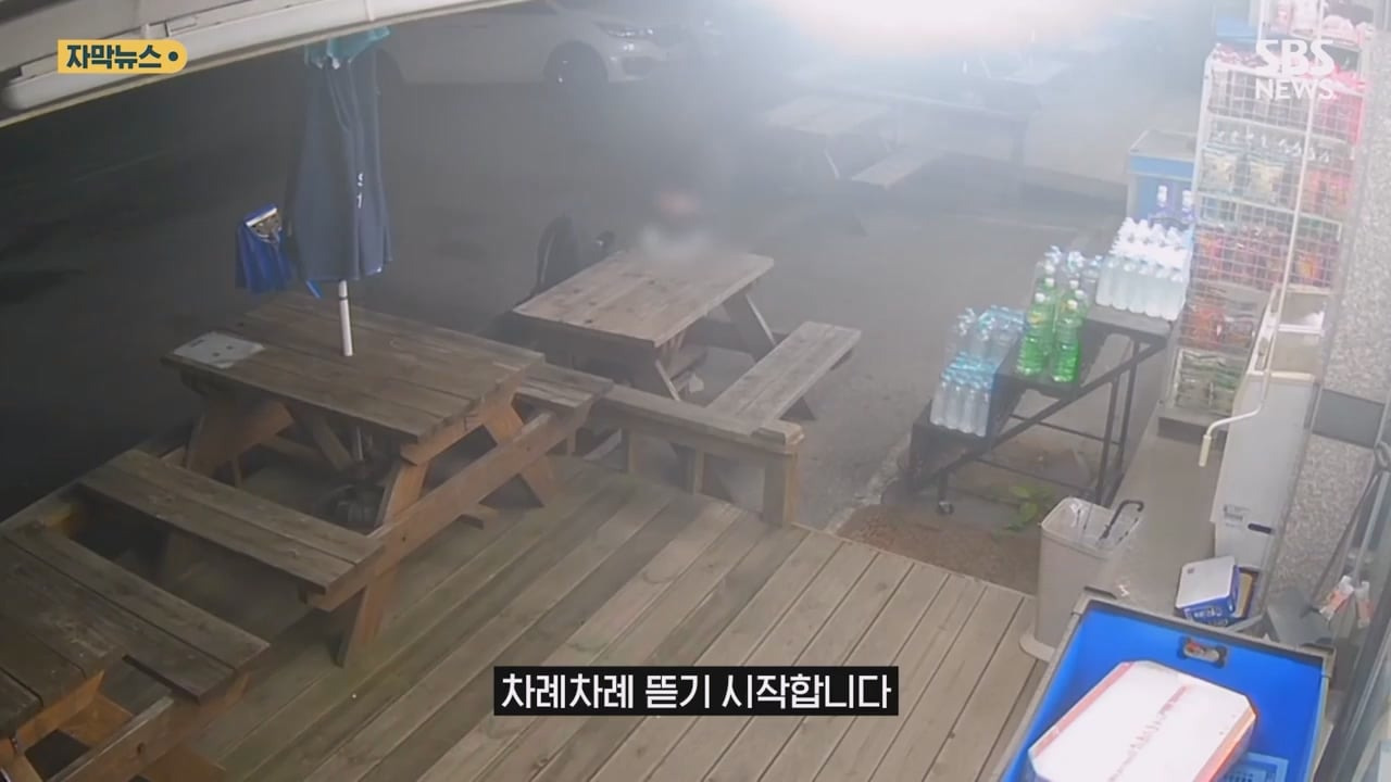 소주-한-병-사간-여성을-보던-편의점-점주-2-이미지