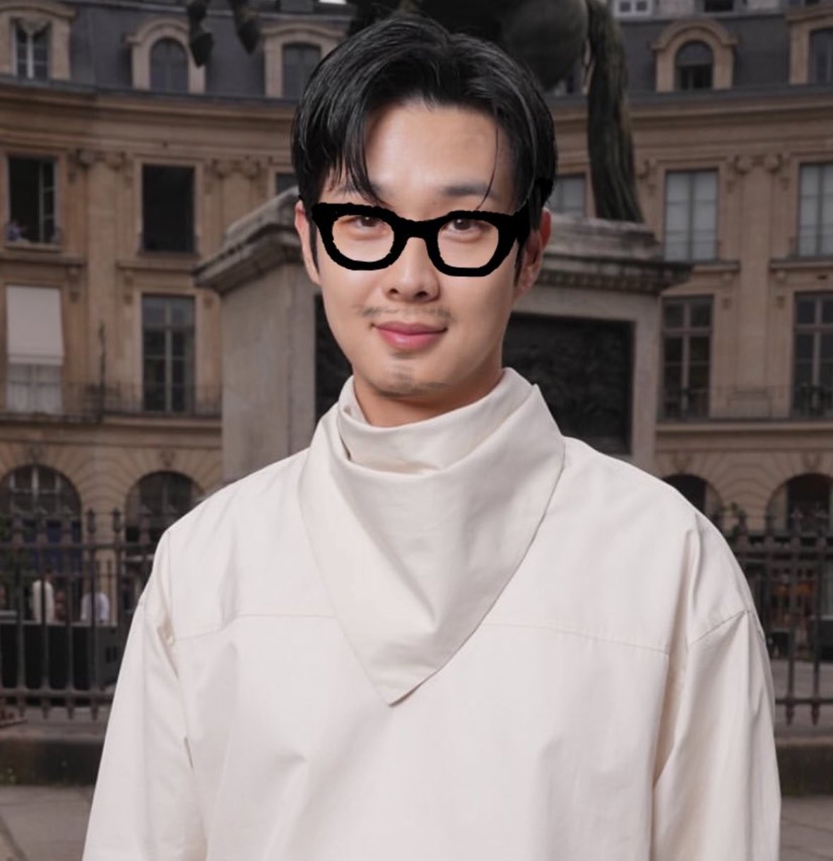 최우식이-뿔테-쓰고-수염-기르면?-1-이미지