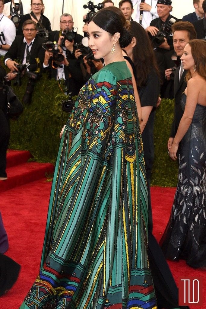 5년전-멧갈라에서-한국-단청무늬-드레스-입은-판빙빙.jpg-2-이미지