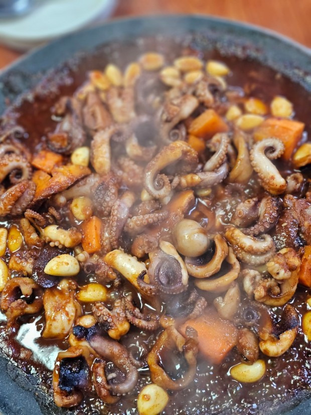 매운거-잘-먹는-사람도-매워하는-용두동-나정순할매쭈꾸미-0-이미지