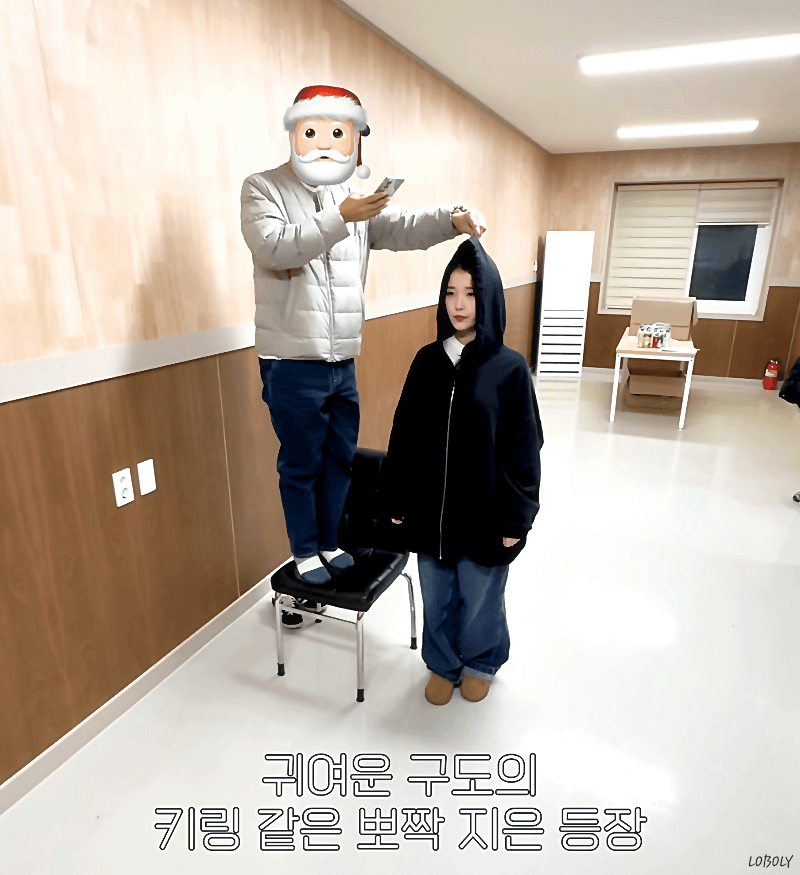 키링-챌린지-참여한-아이유.gif-4-이미지