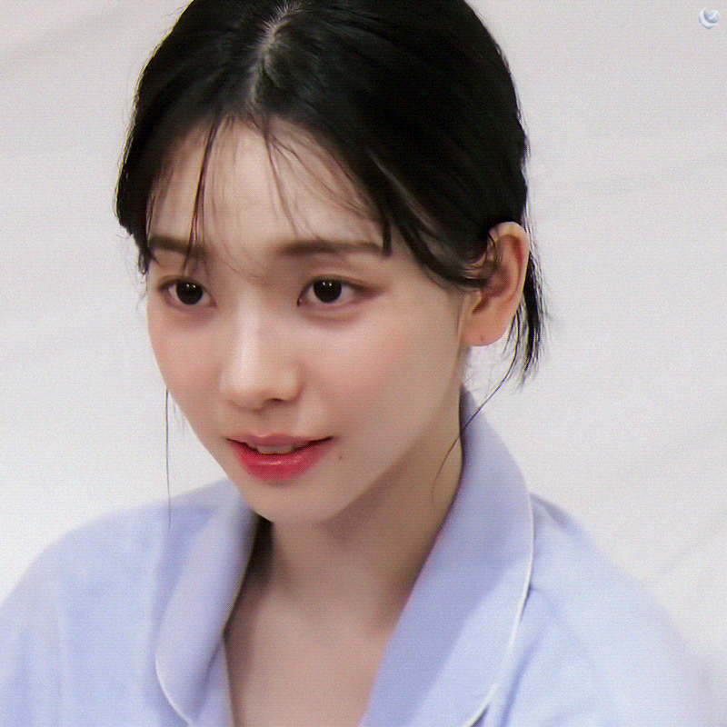 화장-지우면-순둥한-얼굴되는-카리나.gif-2-이미지