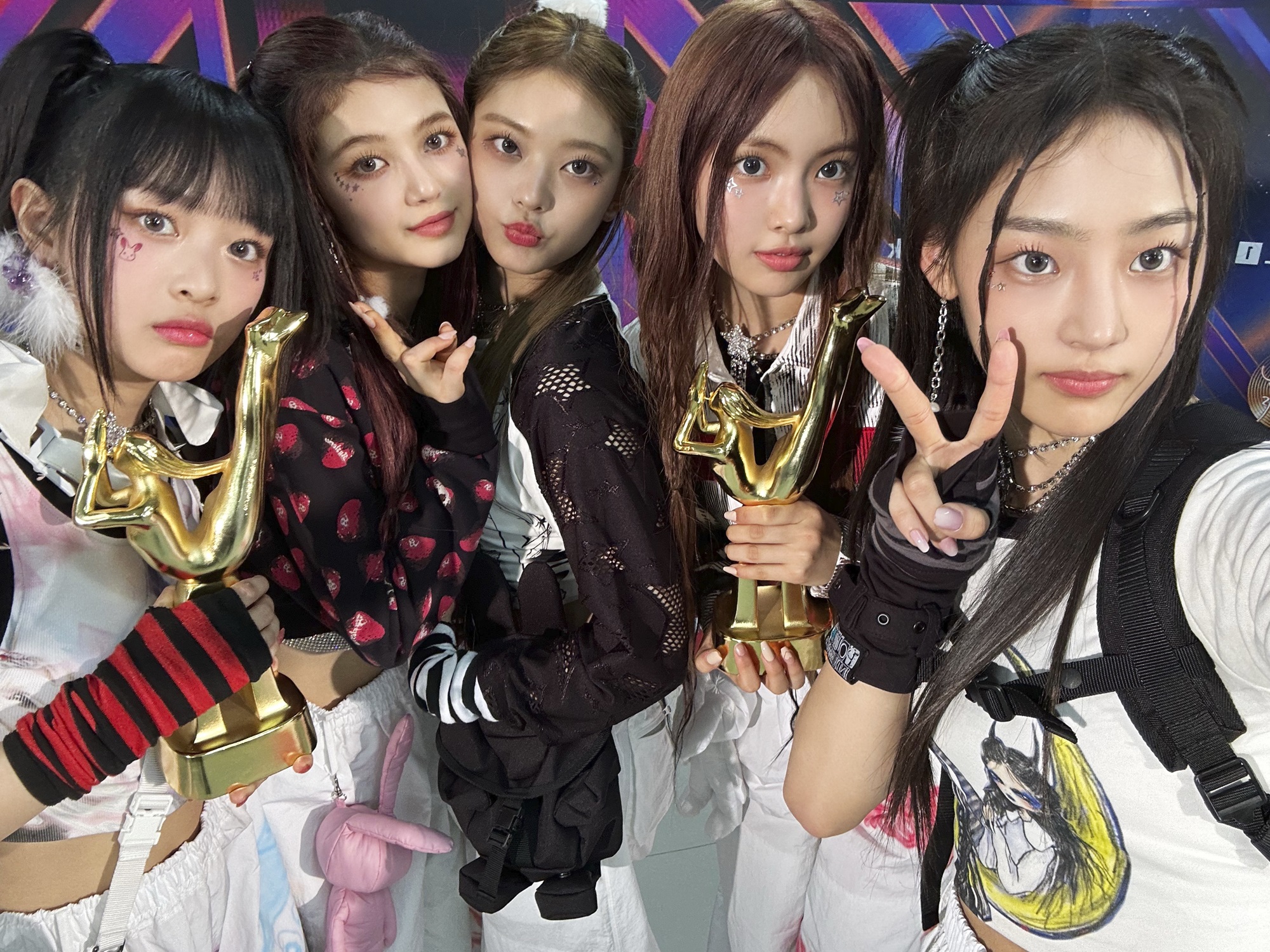 뉴진스가-보여줬던-단기간의-신드롬급-인기-2-이미지