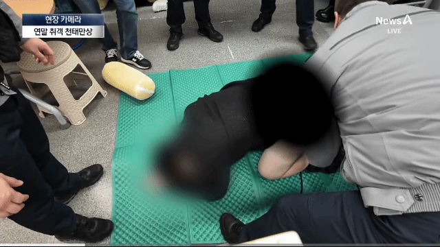 연말-취객으로-고생중이라는-경찰-순경들-3-이미지