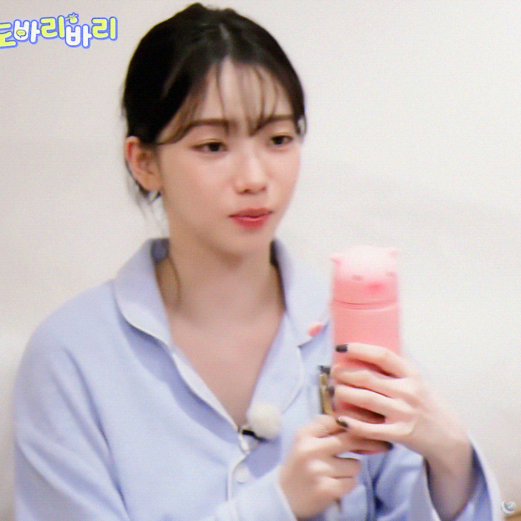 화장-지우면-순둥한-얼굴되는-카리나.gif-3-이미지