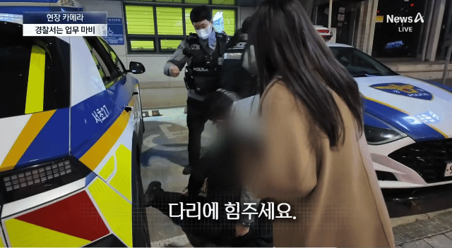 연말-취객으로-고생중이라는-경찰-순경들-10-이미지