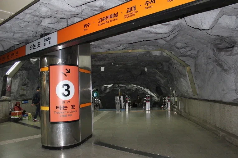 옛날-옛적,-지하철역에-'동굴'있던-시절-3-이미지