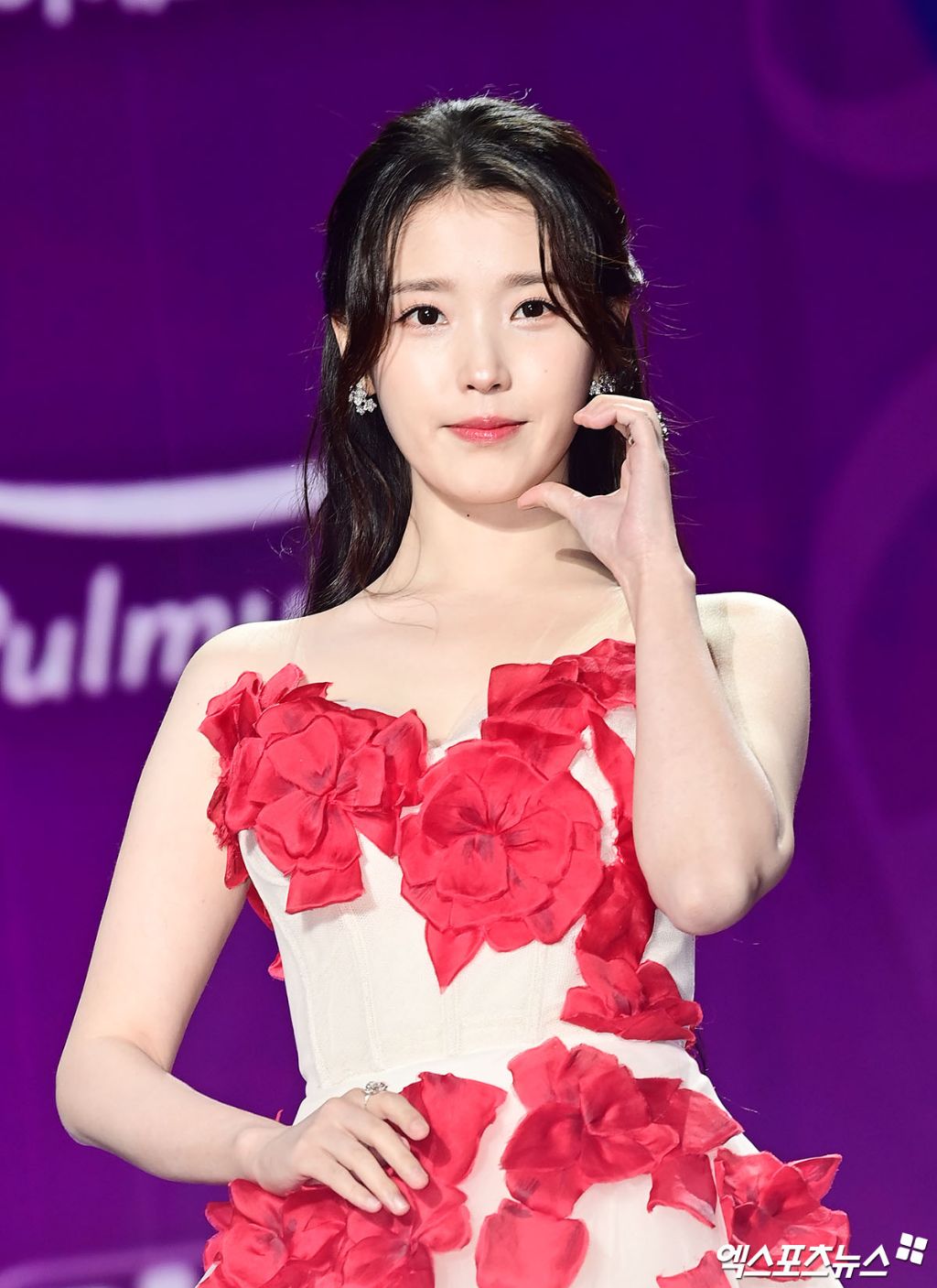 신예은-이채민-하영-차주영-아이유-(2025-서울콘-에이판-스타-어워즈-레드카펫)-35-이미지