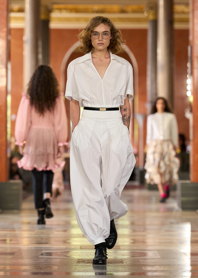 2026년-봄-패션계가-밀고있다는-트렌드-13-이미지