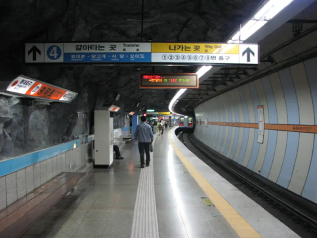 옛날-옛적,-지하철역에-'동굴'있던-시절-5-이미지