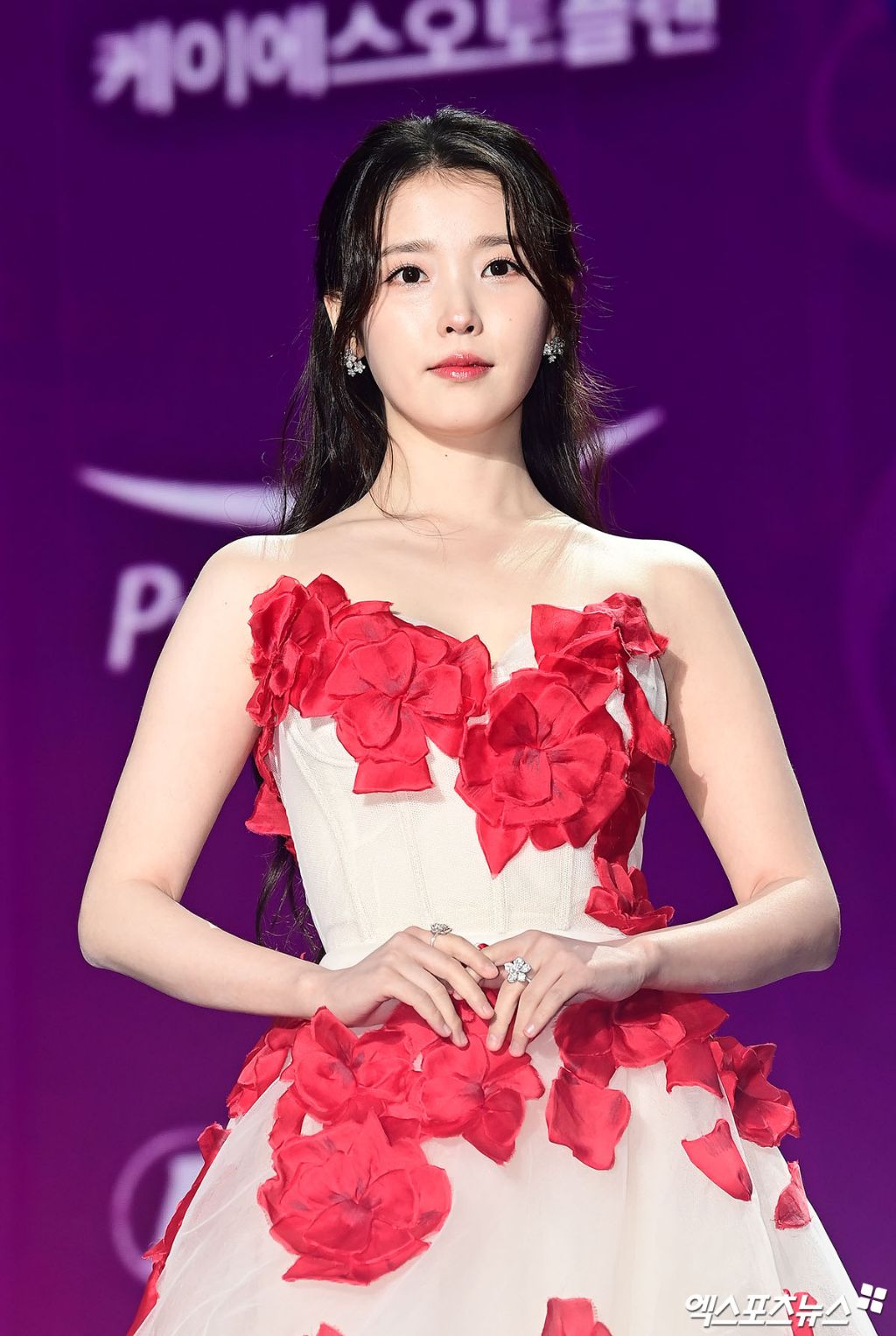 신예은-이채민-하영-차주영-아이유-(2025-서울콘-에이판-스타-어워즈-레드카펫)-36-이미지