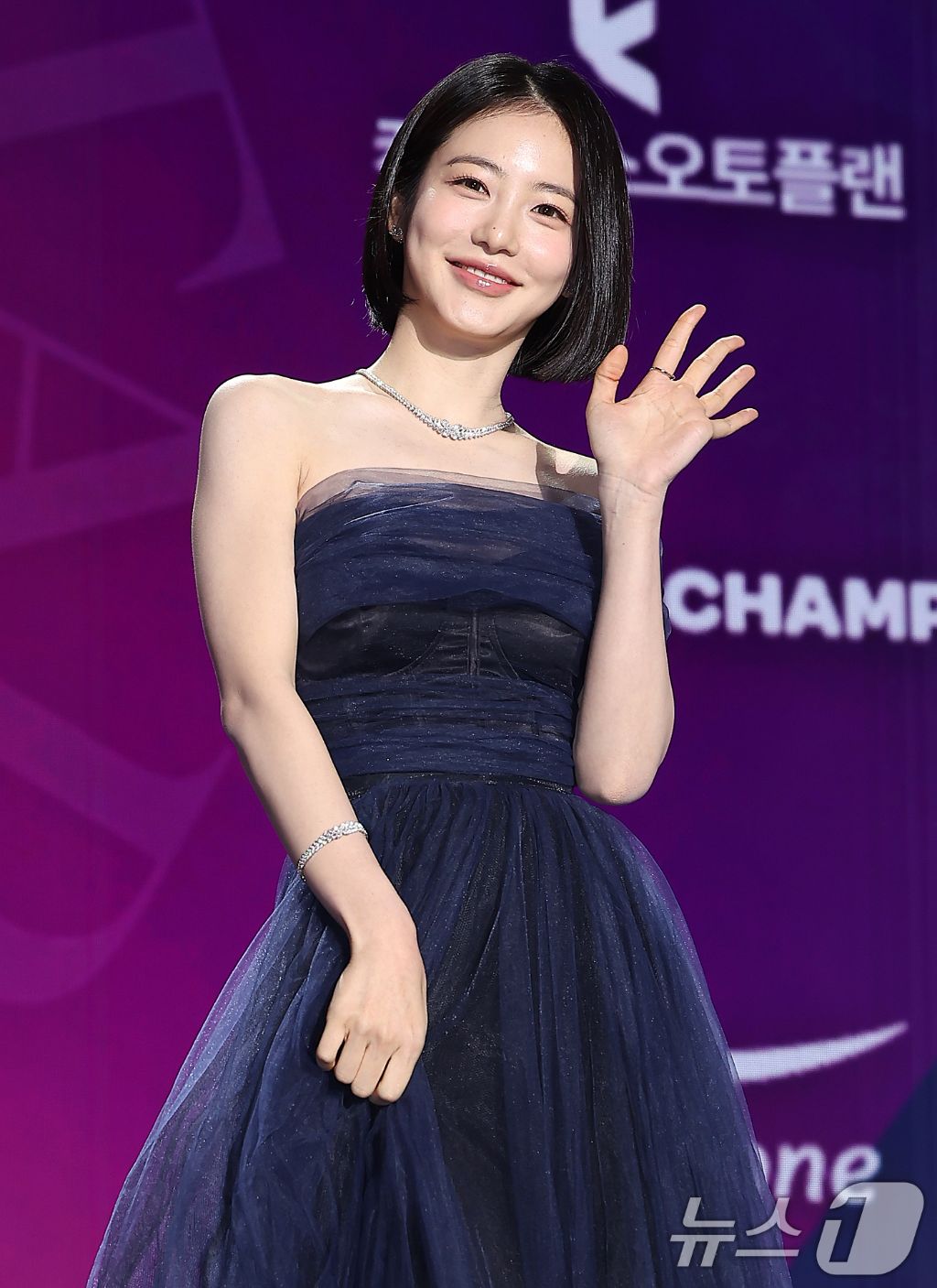 신예은-이채민-하영-차주영-아이유-(2025-서울콘-에이판-스타-어워즈-레드카펫)-0-이미지