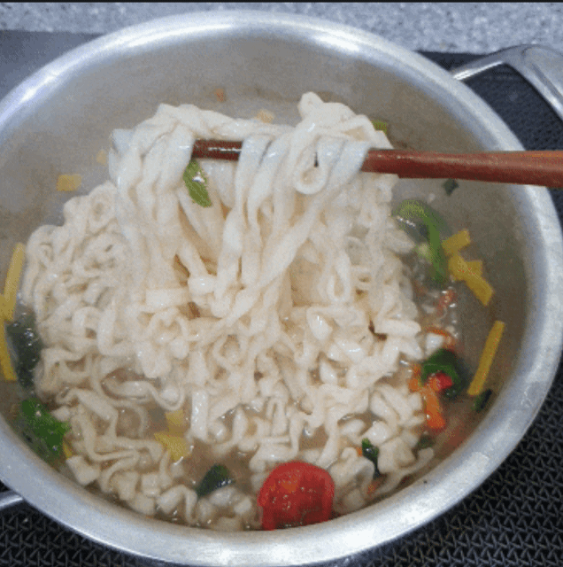 은근-꾸준히-인기있는-농심-멸치칼국수.gif-2-이미지