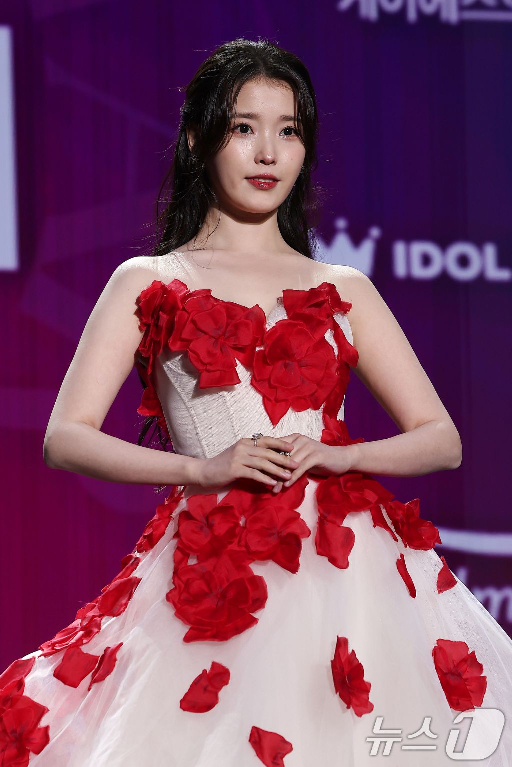 신예은-이채민-하영-차주영-아이유-(2025-서울콘-에이판-스타-어워즈-레드카펫)-29-이미지