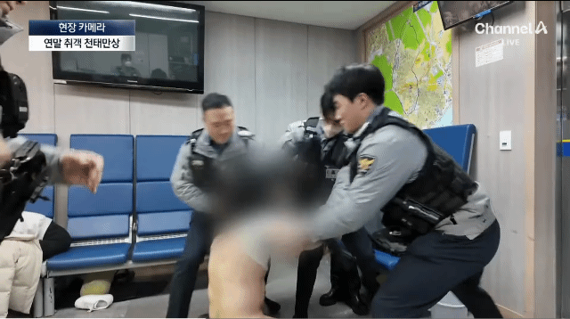 연말-취객으로-고생중이라는-경찰-순경들-6-이미지