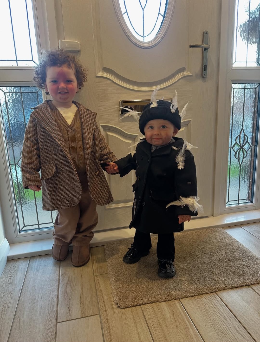 나홀로집에-도둑들-코스프레한-아기들-1-이미지