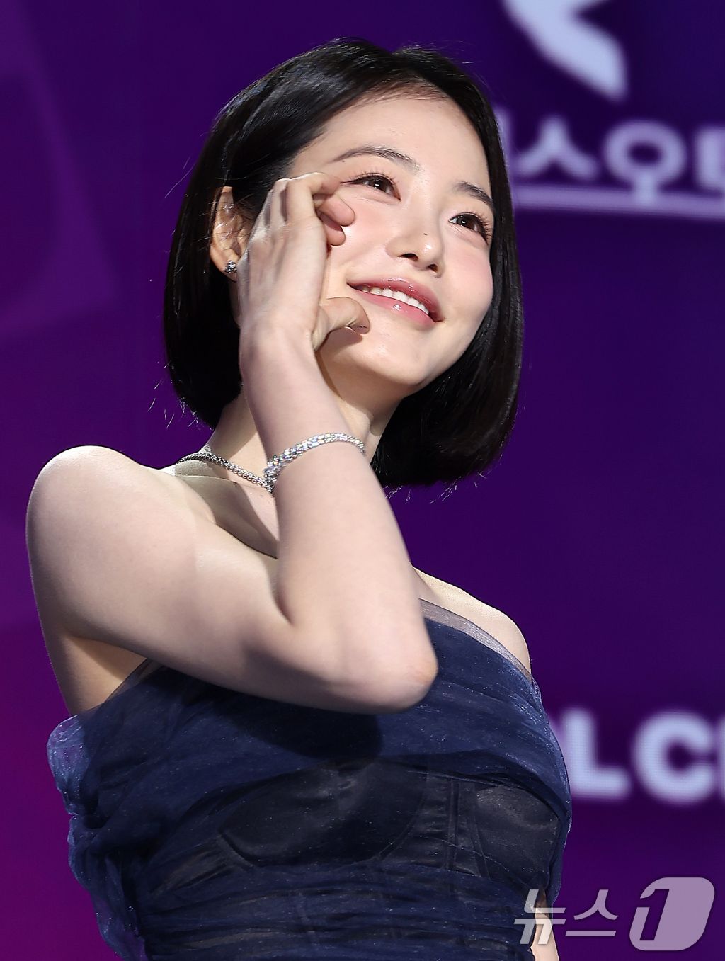 신예은-이채민-하영-차주영-아이유-(2025-서울콘-에이판-스타-어워즈-레드카펫)-2-이미지