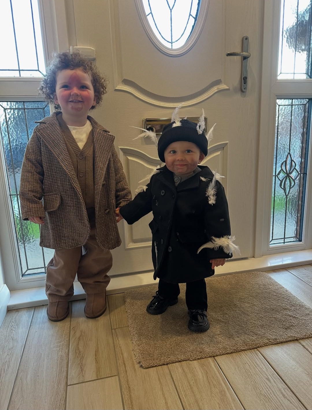 나홀로집에-도둑들-코스프레한-아기들-0-이미지