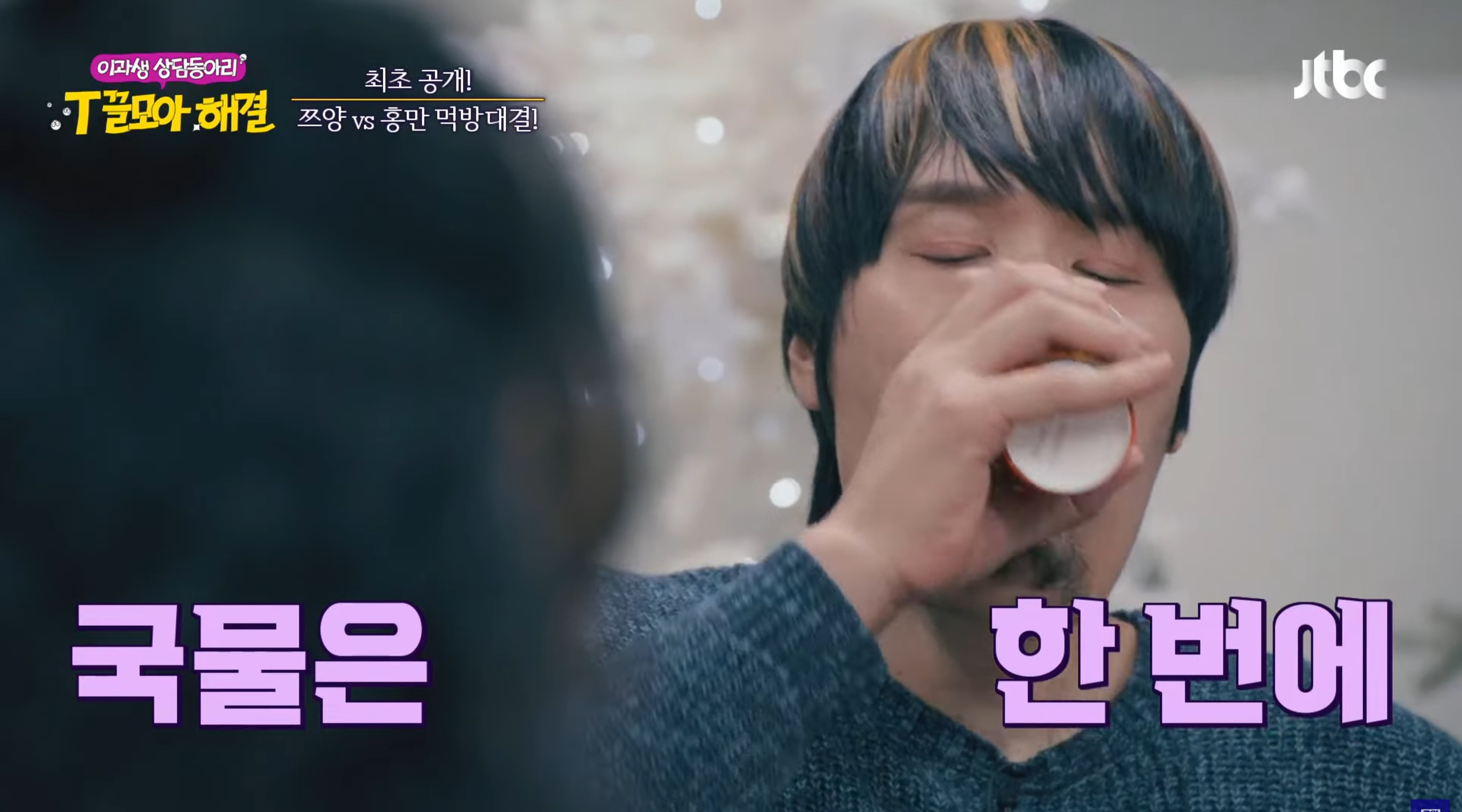 쯔양과-먹방-대결에서-승리하는-최홍만-9-이미지