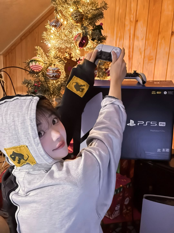 플스5프로-선물받은-QWER-4-이미지