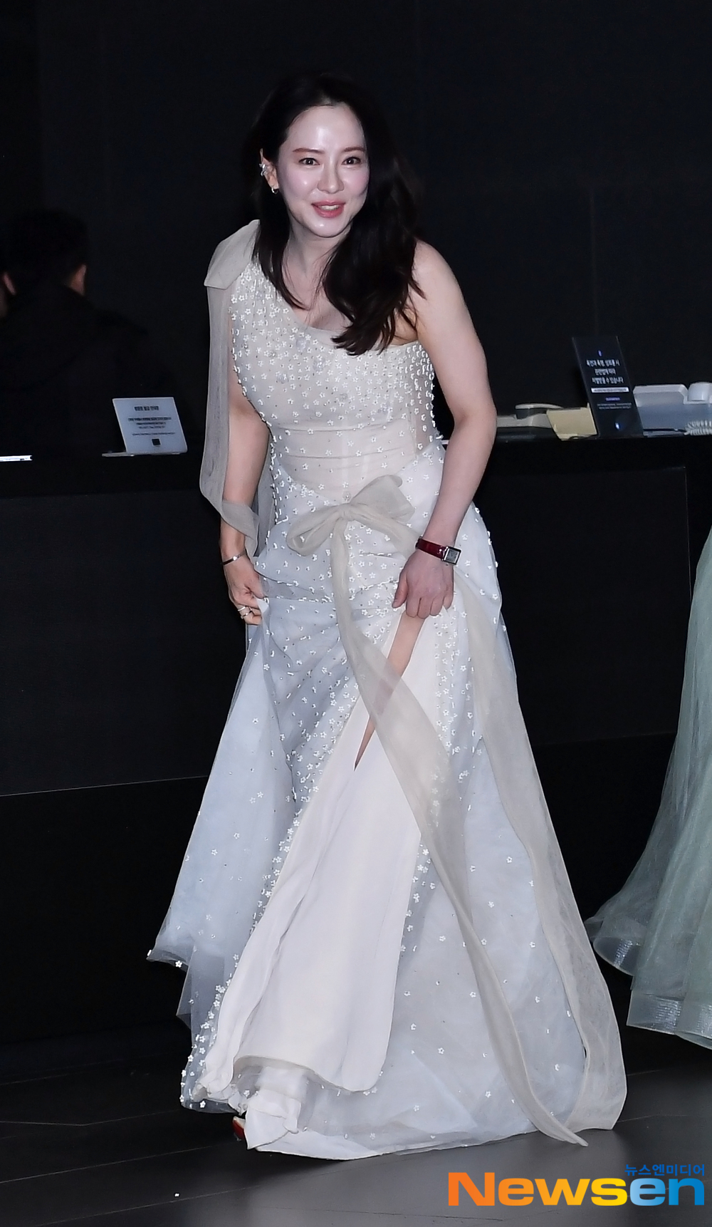 송지효-지예은-(SBS-연예대상-레드카펫)-8-이미지