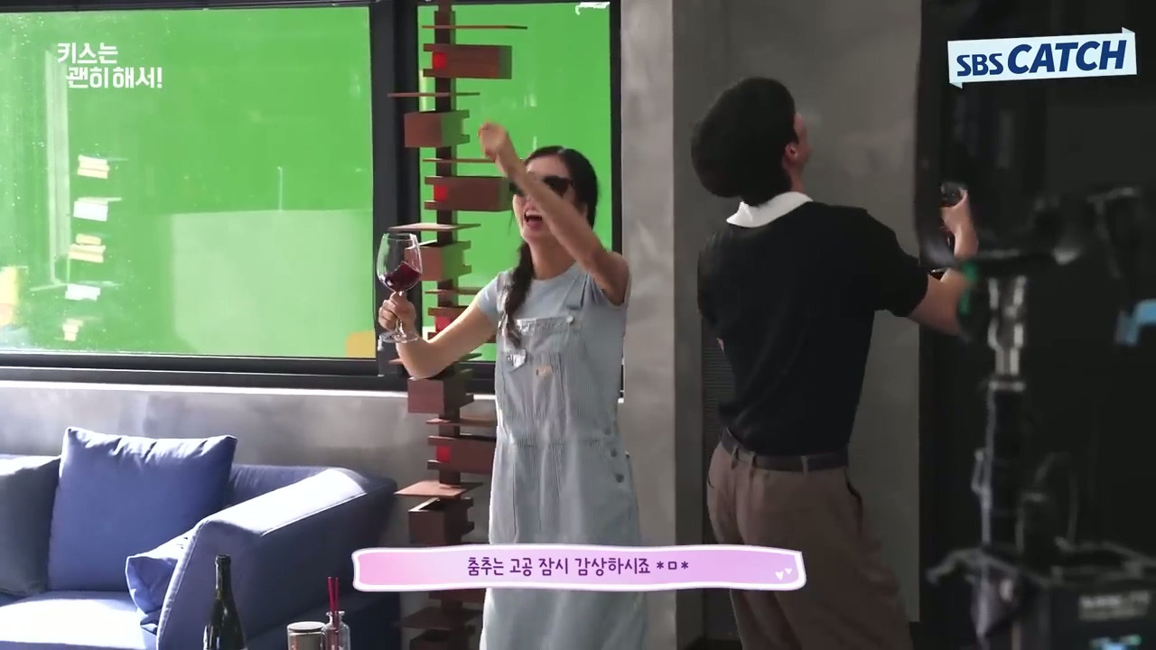 [키스는괜히해서]-의외로(?)-안은진과의-댄스장면에서-리드-다-하는-장기용.jpg-0-이미지