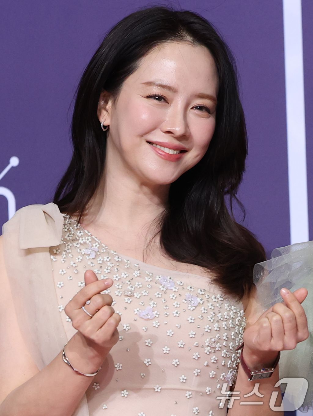 송지효-지예은-(SBS-연예대상-레드카펫)-11-이미지