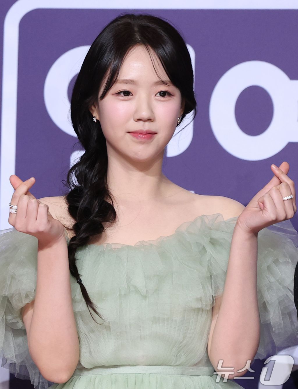 송지효-지예은-(SBS-연예대상-레드카펫)-16-이미지