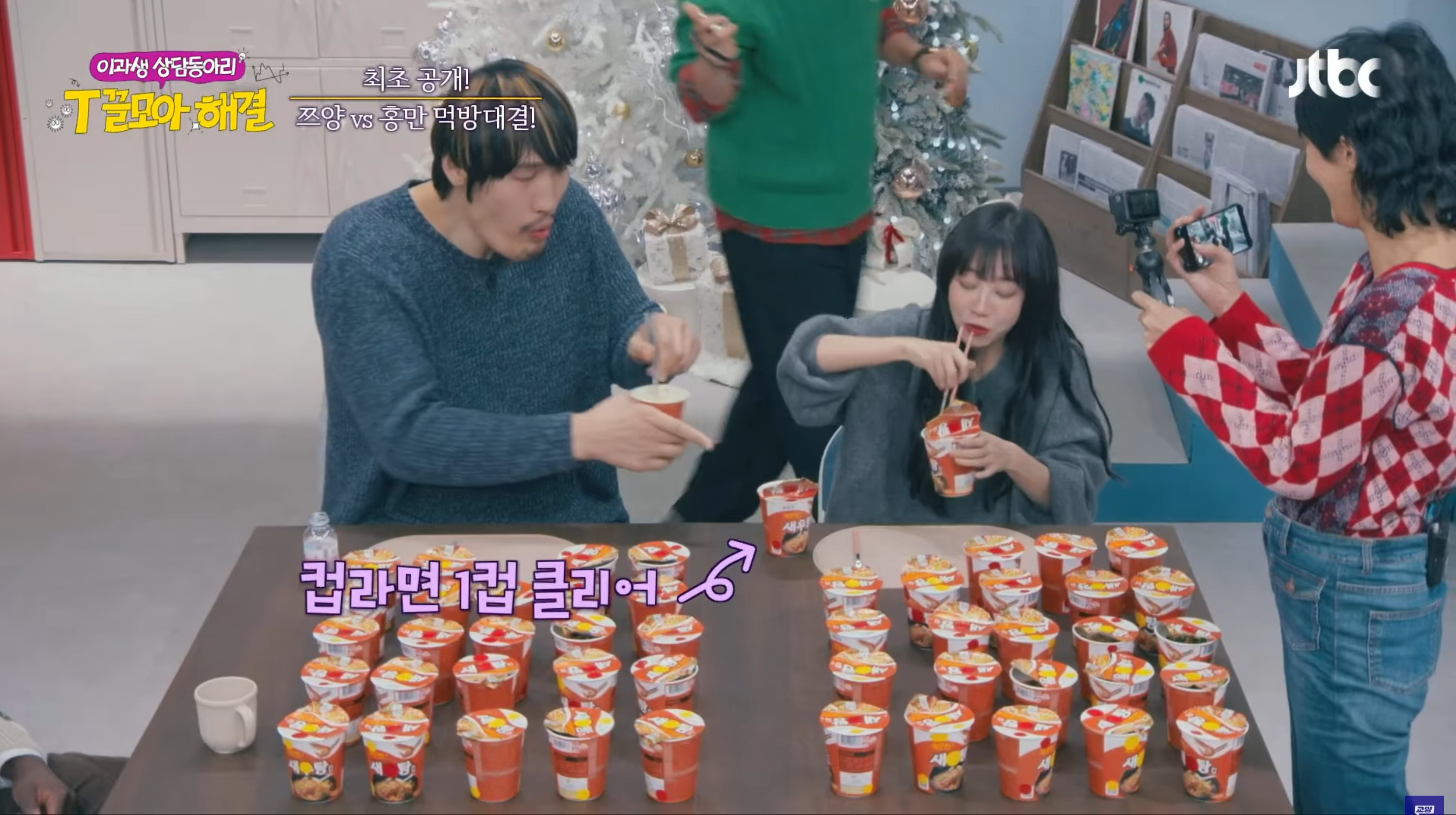 쯔양과-먹방-대결에서-승리하는-최홍만-1-이미지