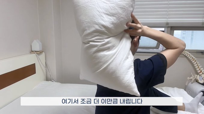 거북목&굽은-어깨-친구들-베개를-세로로-베어보세요!-2-이미지