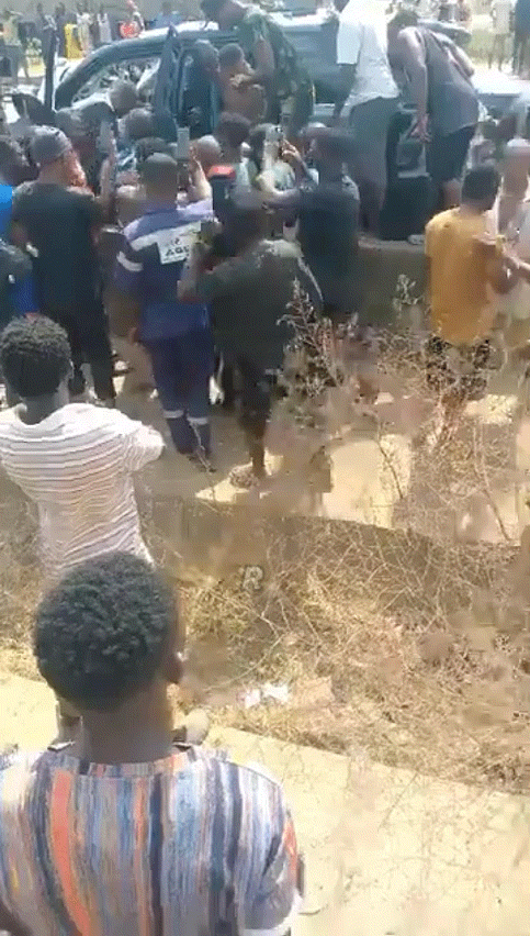 나이지리아-방문중-교통사고당해-구조되는-조슈아.jpgif-1-이미지