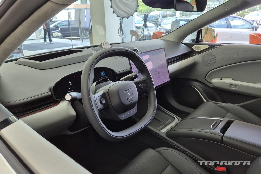 유행-따라가는듯한-현대-아반떼-신형-실내-디자인...jpg-6-이미지