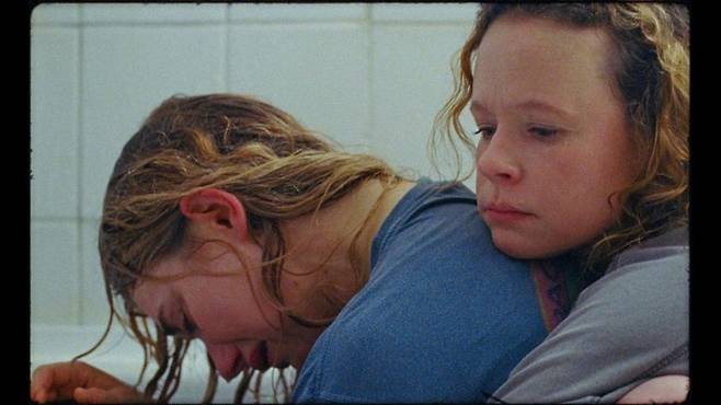 크리스틴-스튜어트-연출-＜물의-연대기＞-1월-개봉-2-이미지