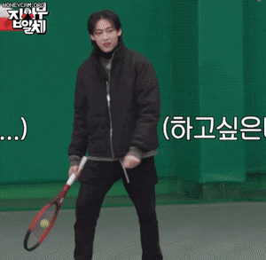 갑자기-날아오는-테니스공에-대처하는-이대호와-안정환.gif-0-이미지