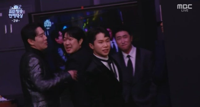 최우수상-유세윤,-후보자들에-“패배자들”-하하-장동민-붐-양세형-무대-이탈[MBC-방송연예대상]-1-이미지