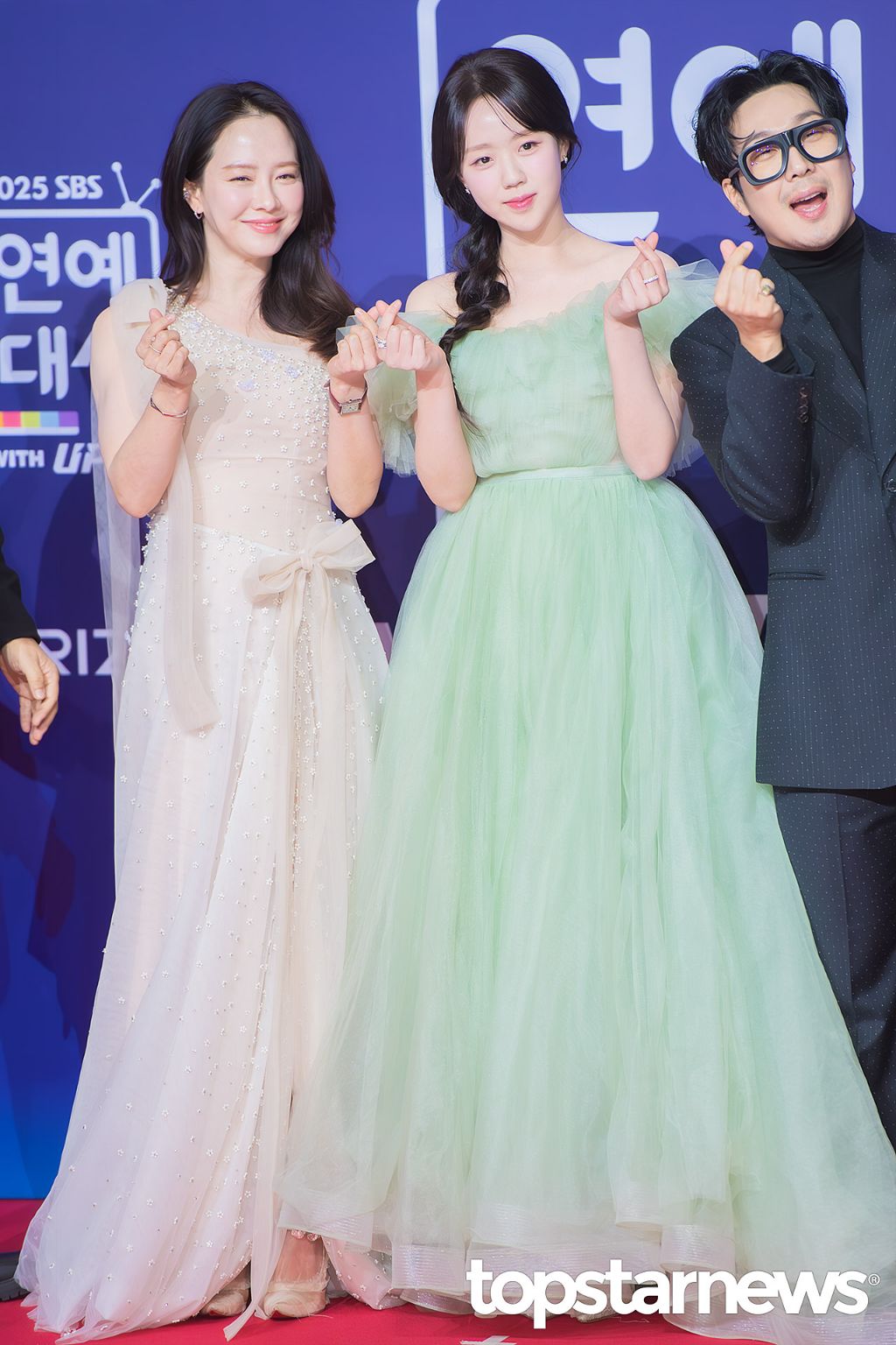 송지효-지예은-(SBS-연예대상-레드카펫)-5-이미지