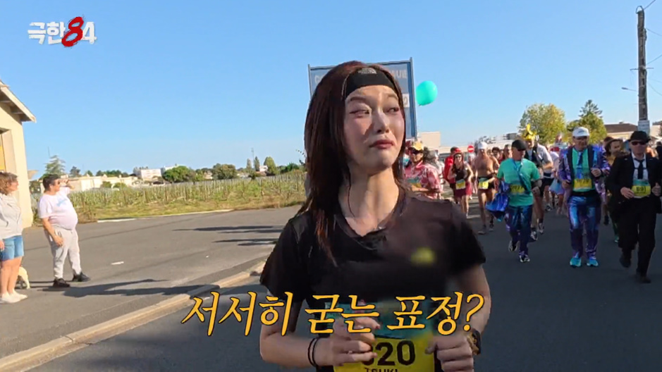 예상치-못한-이유로-달리다가-오열한-츠키.jpg-1-이미지