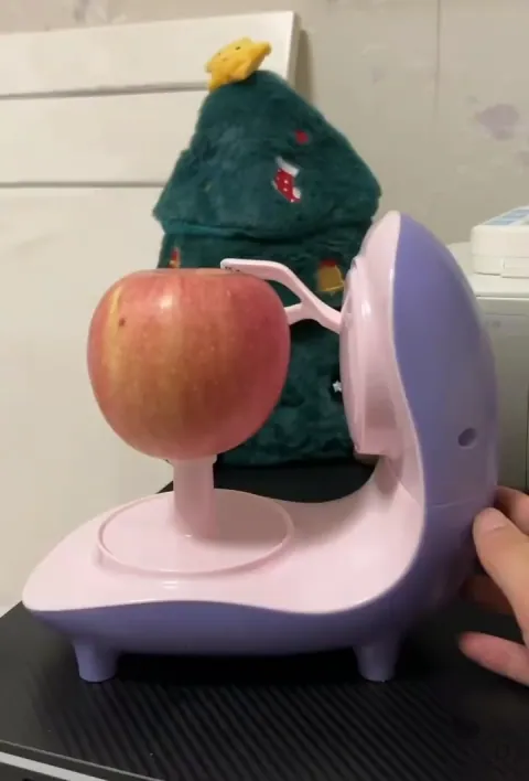 테무에서-구입한-자동-사과-깎는-기계-수준-.gif-0-이미지