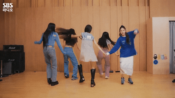 뉴진스의-아름다운-3년.gif-1-이미지