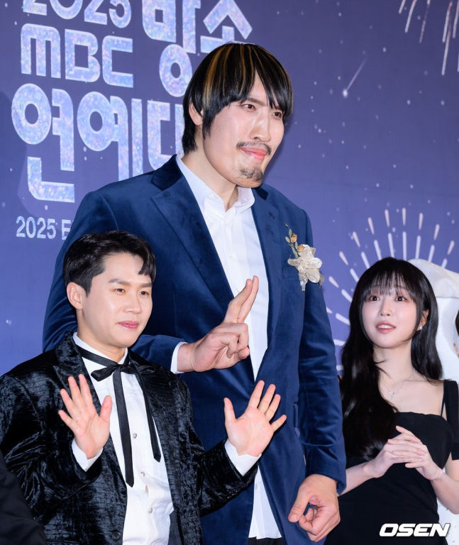 쯔양과-먹방-대결에서-승리하는-최홍만-16-이미지