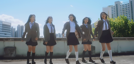 뉴진스의-아름다운-3년.gif-2-이미지