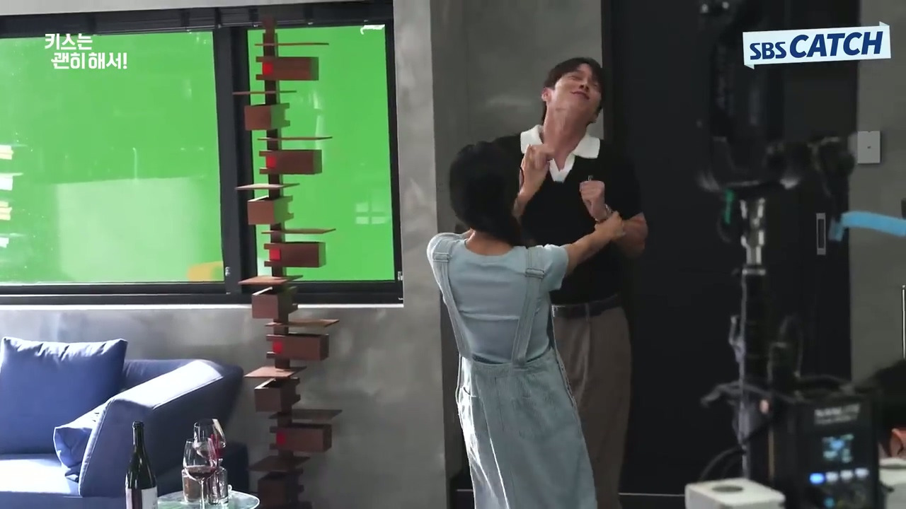 [키스는괜히해서]-의외로(?)-안은진과의-댄스장면에서-리드-다-하는-장기용.jpg-4-이미지