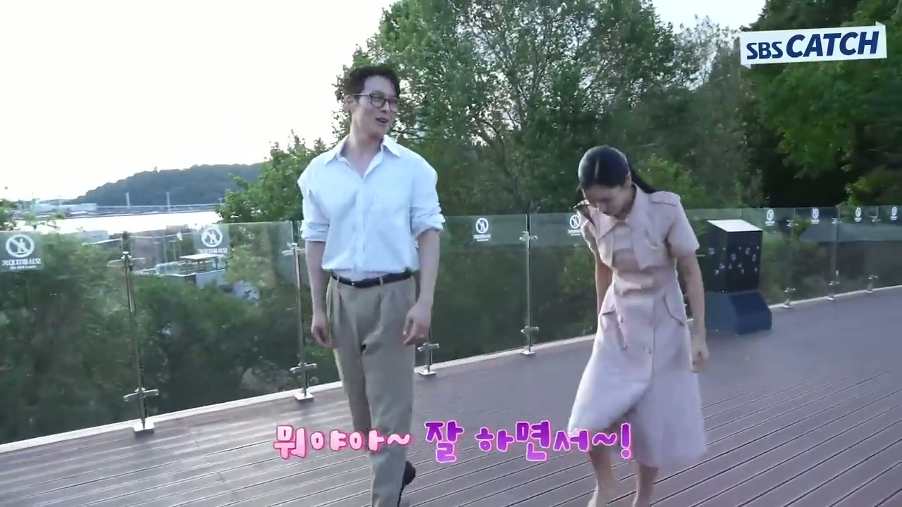 [키스는괜히해서]-의외로(?)-안은진과의-댄스장면에서-리드-다-하는-장기용.jpg-47-이미지