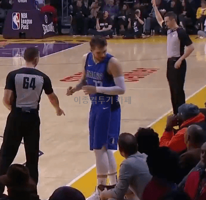 6년-전,-돈치치-안아주는-코비-브라이언트-0-이미지