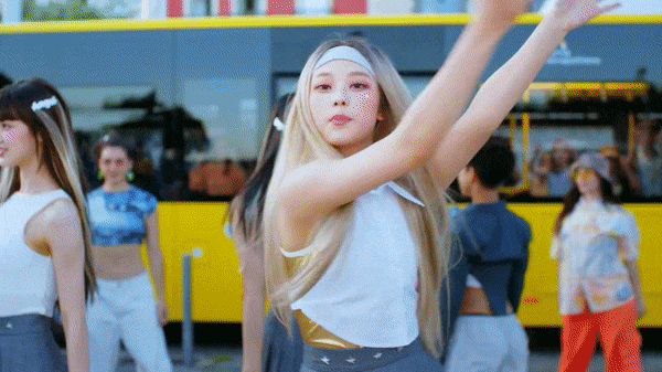 뉴진스의-아름다운-3년.gif-4-이미지