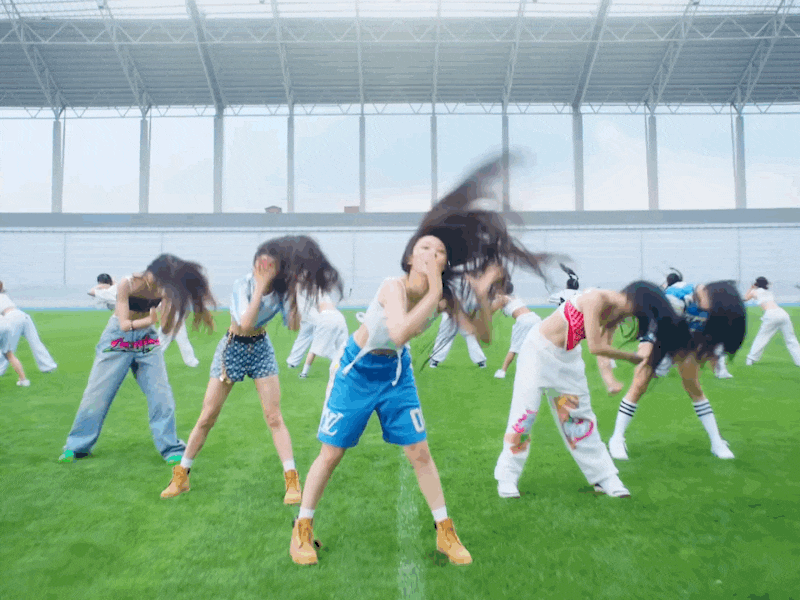 뉴진스의-아름다운-3년.gif-0-이미지