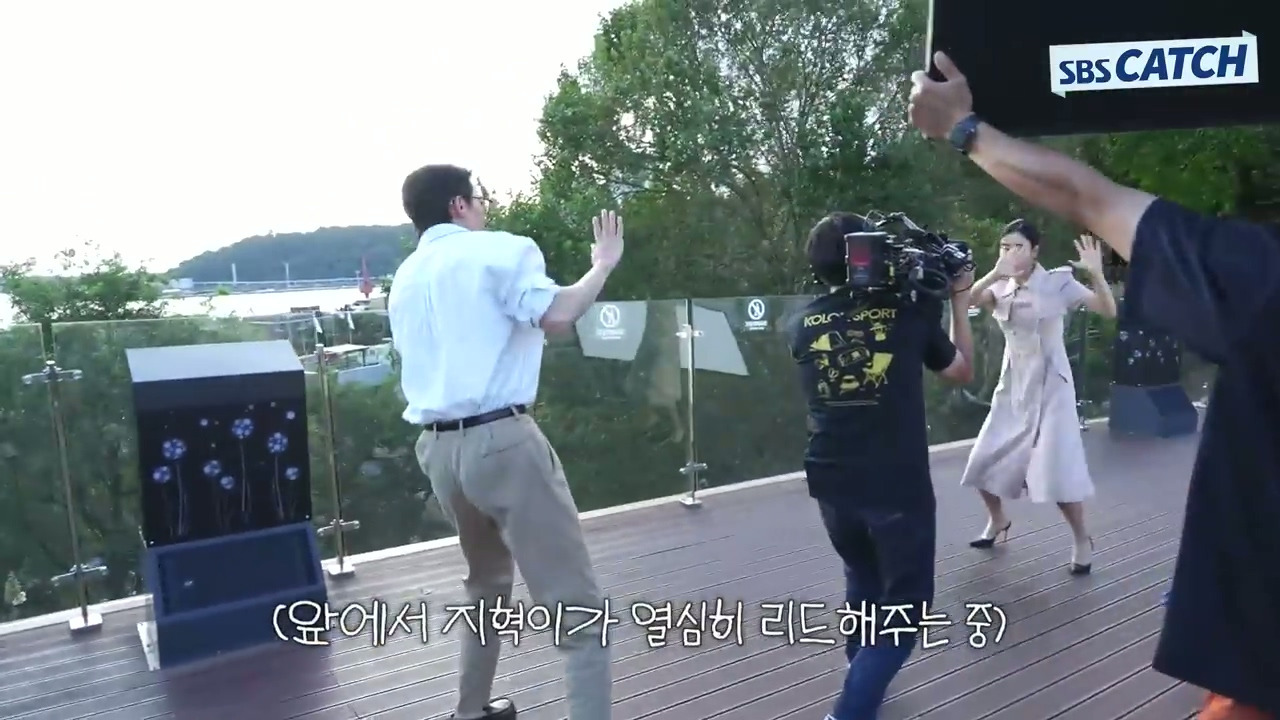 [키스는괜히해서]-의외로(?)-안은진과의-댄스장면에서-리드-다-하는-장기용.jpg-46-이미지